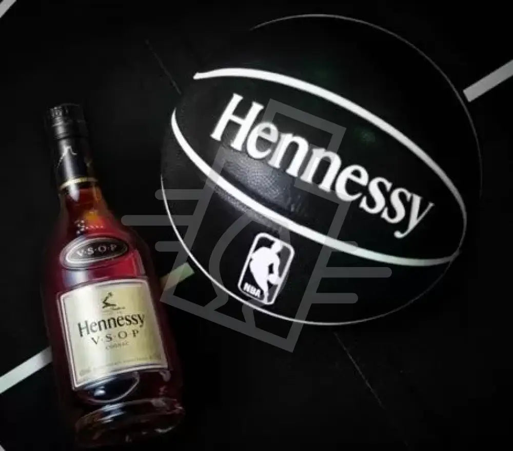 HENNESSY Konyak VSOP 0,7l 40% DD. NBA Limited Edition 21/22 (fehér)