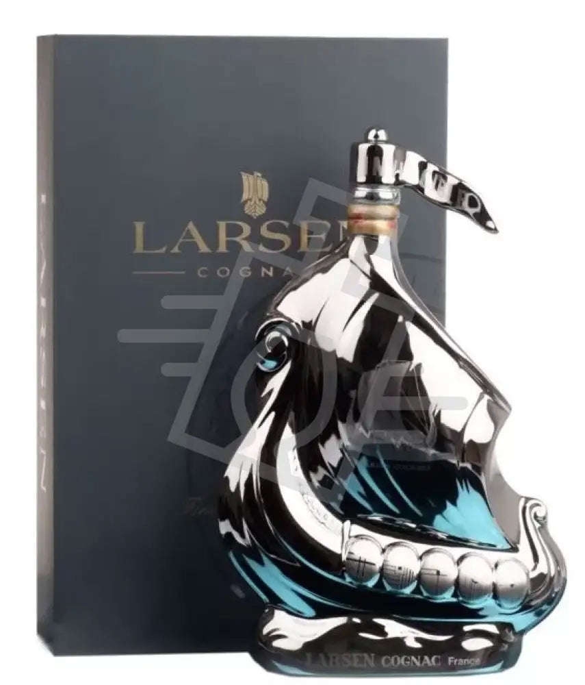 LARSEN Konyak 0,7l Platinum Fine Champagne Ezüsthajó 40% DD.